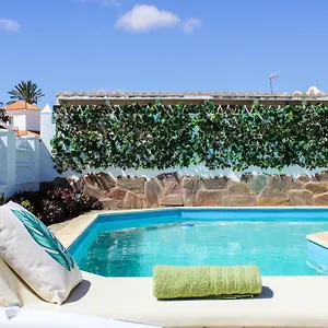 https://villa-valerie.in-canary-islands.com